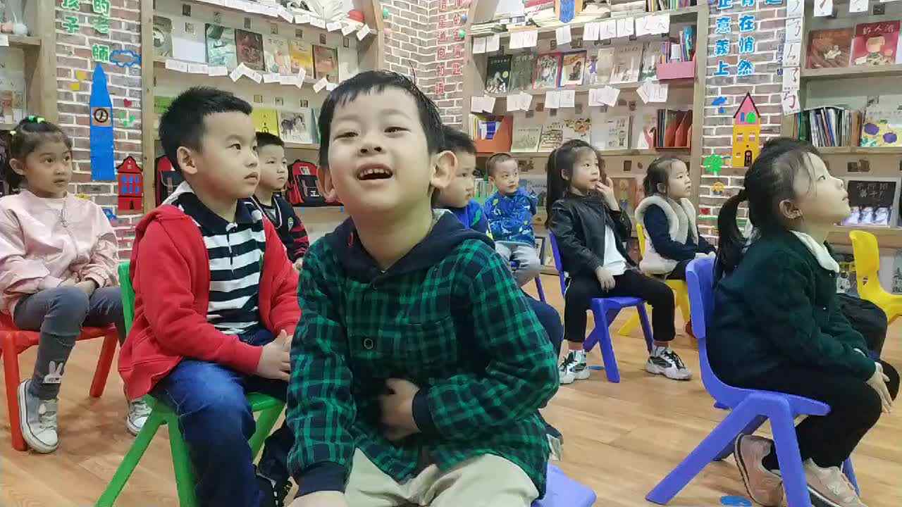 认真听课的宝贝