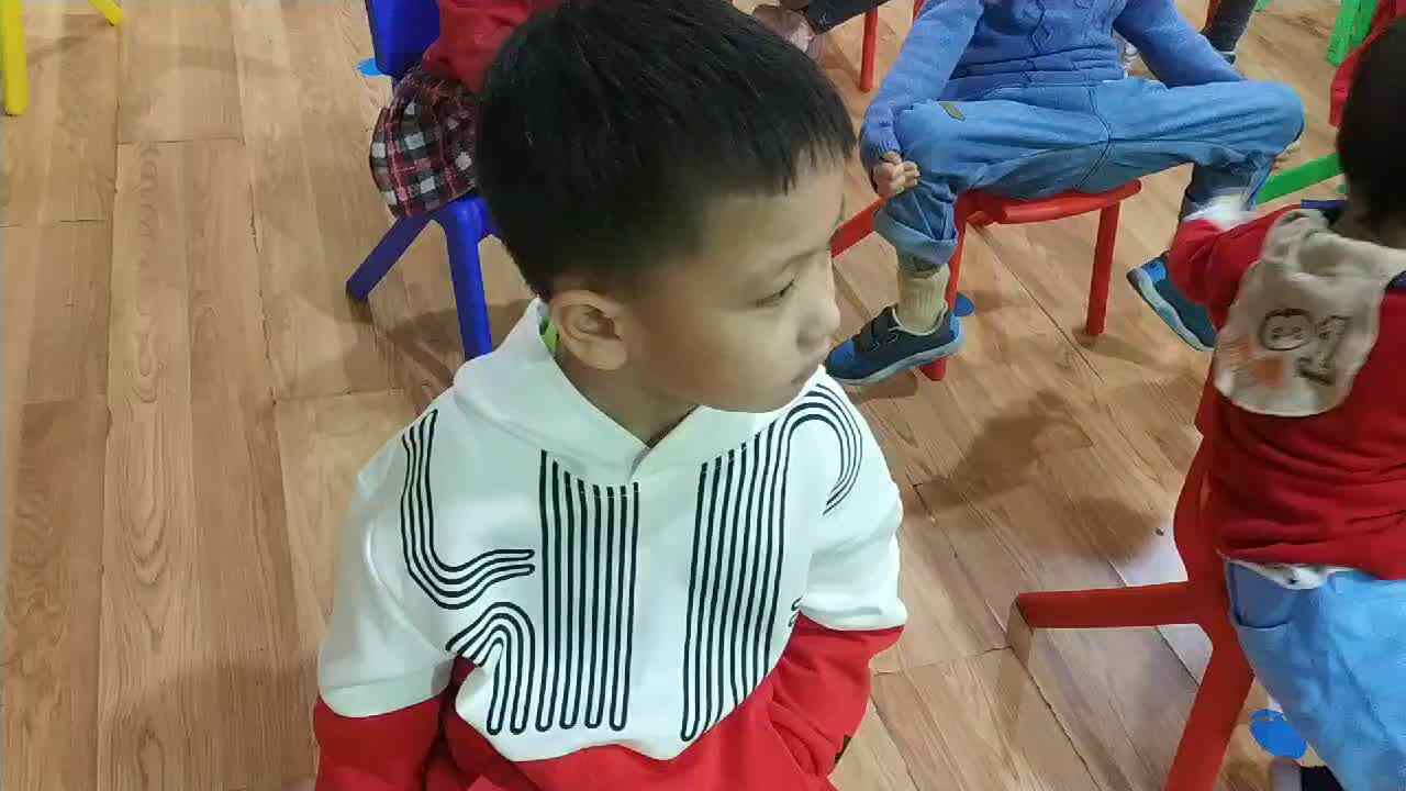 认真听课的宝贝