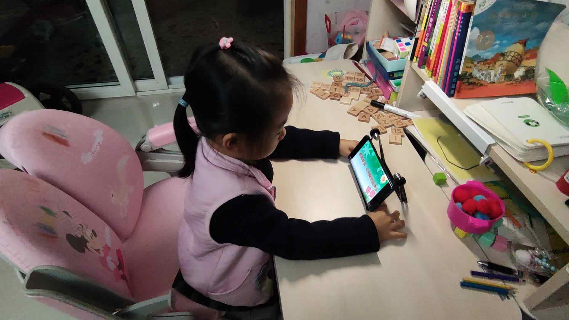 婷婷唱亲爱的回声