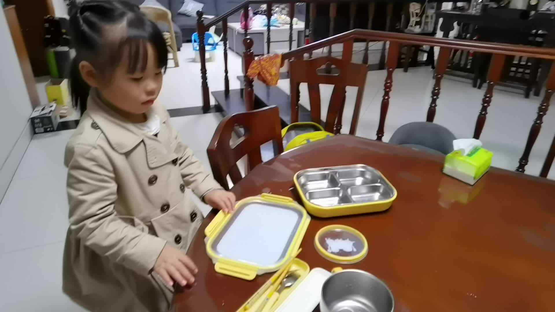 我会收拾餐具.mp4