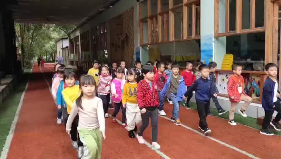 实验学前1班——踏步训练