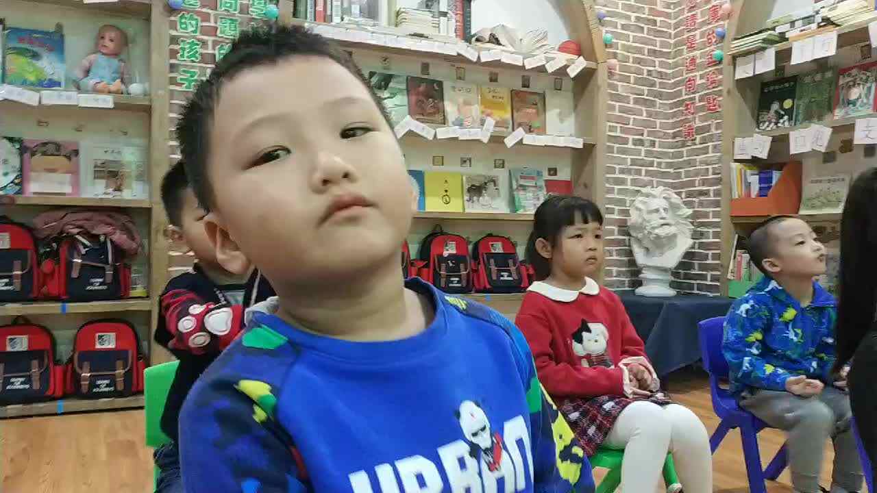 认真听课的宝贝