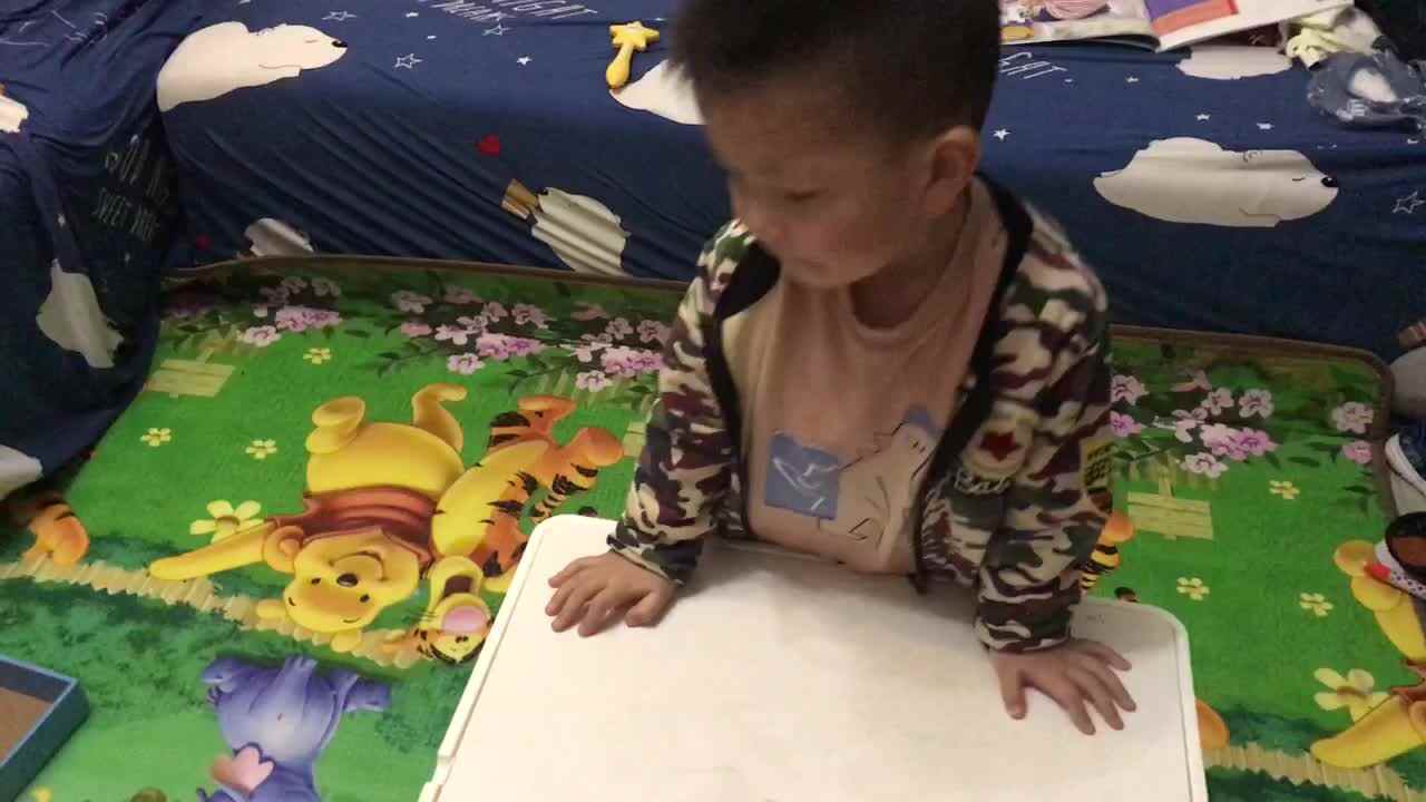 2023级中B班20201122邱潇然挽袖子