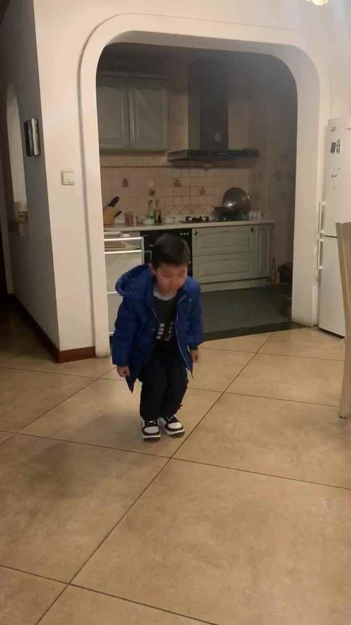 20201130学A班吴泊序—纵跳运动.MOV