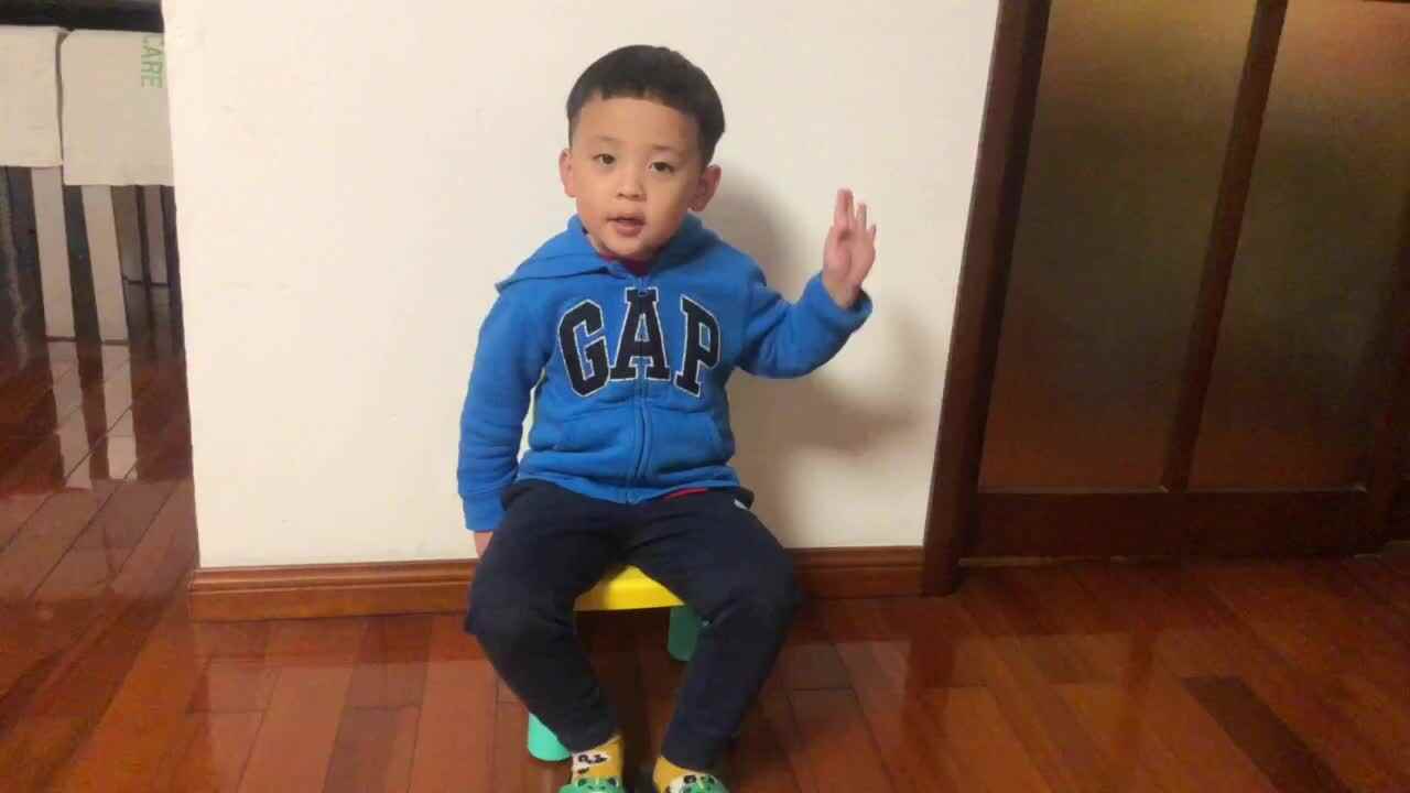 2023级B班20201118郑理瀚 礼仪-上下课起立.MOV