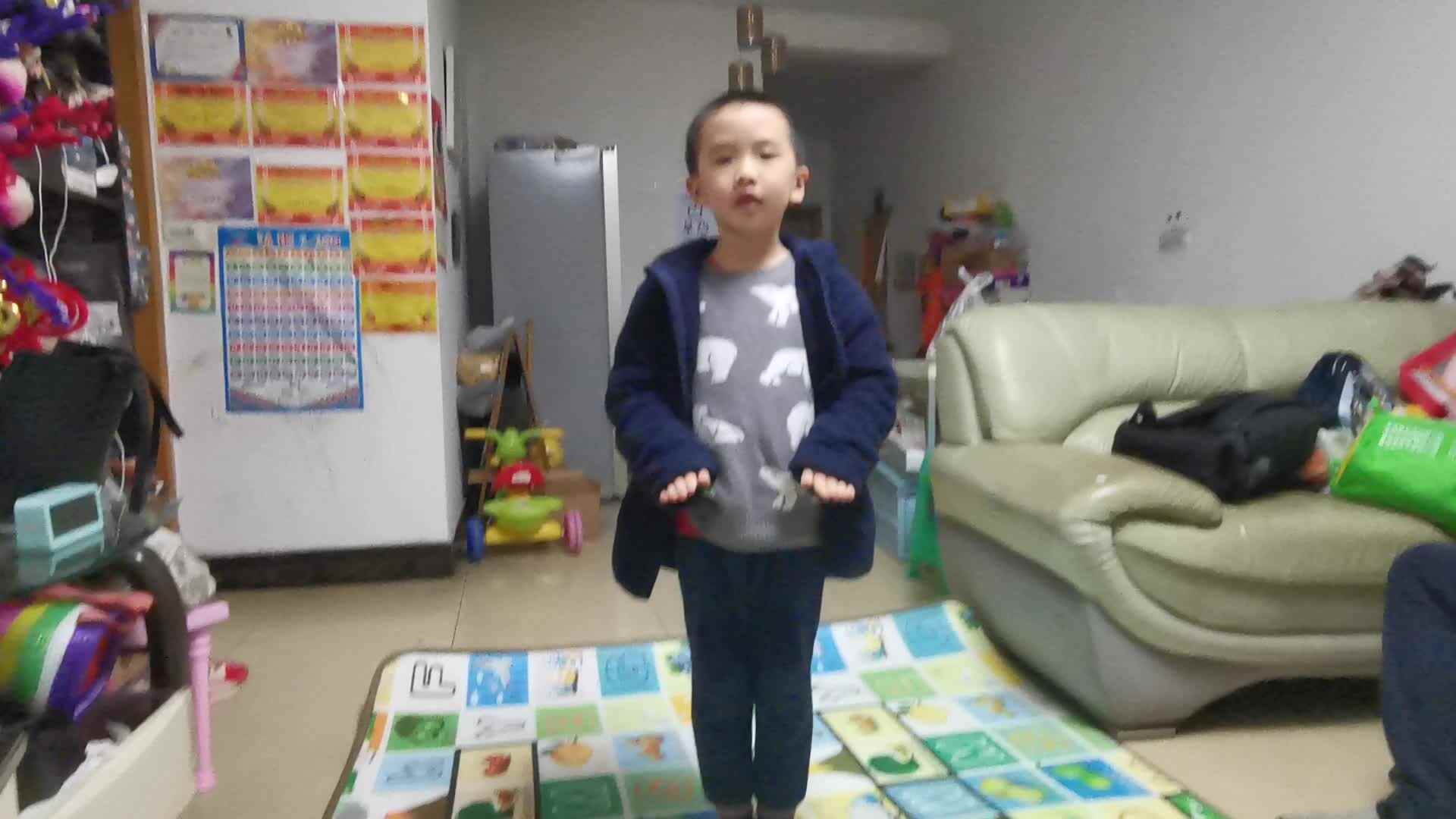 2020.11.24学前A班侯忠宪家庭作业—高抬腿练习