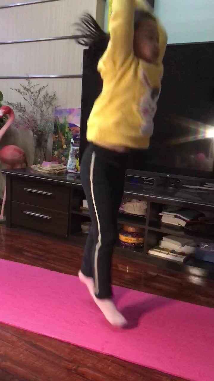 学前B班～彭馨怡纵跳