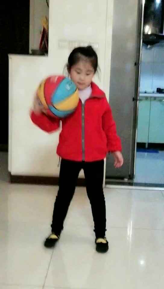 实验二班金智熙拍球