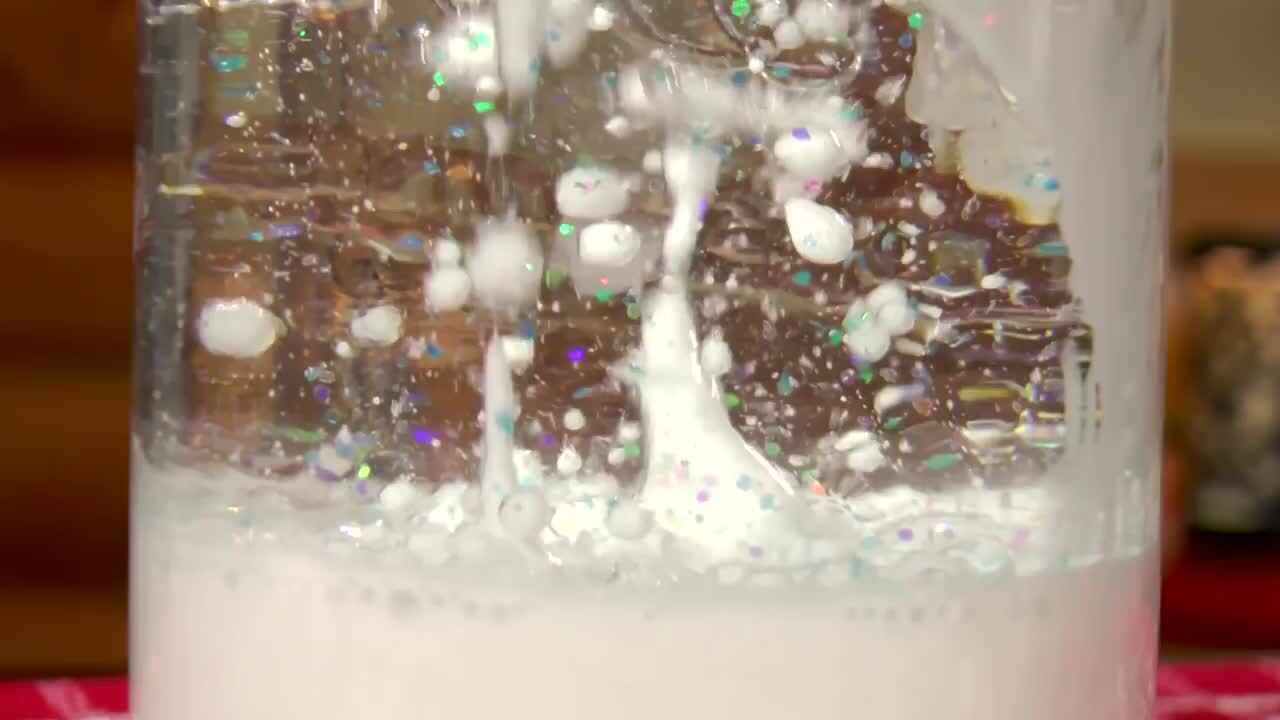 Snowstorm Inside a Jar _ Fun Weather Experiment for Kids 天气小实验——罐子里的暴风雪