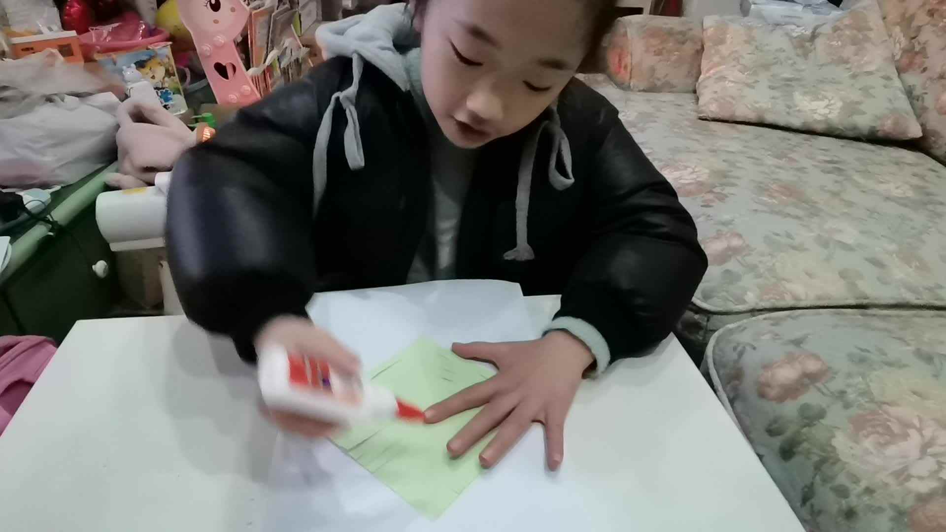 ⁣⁣⁣2020.12.19学A班甘婧萱—制作圣诞树