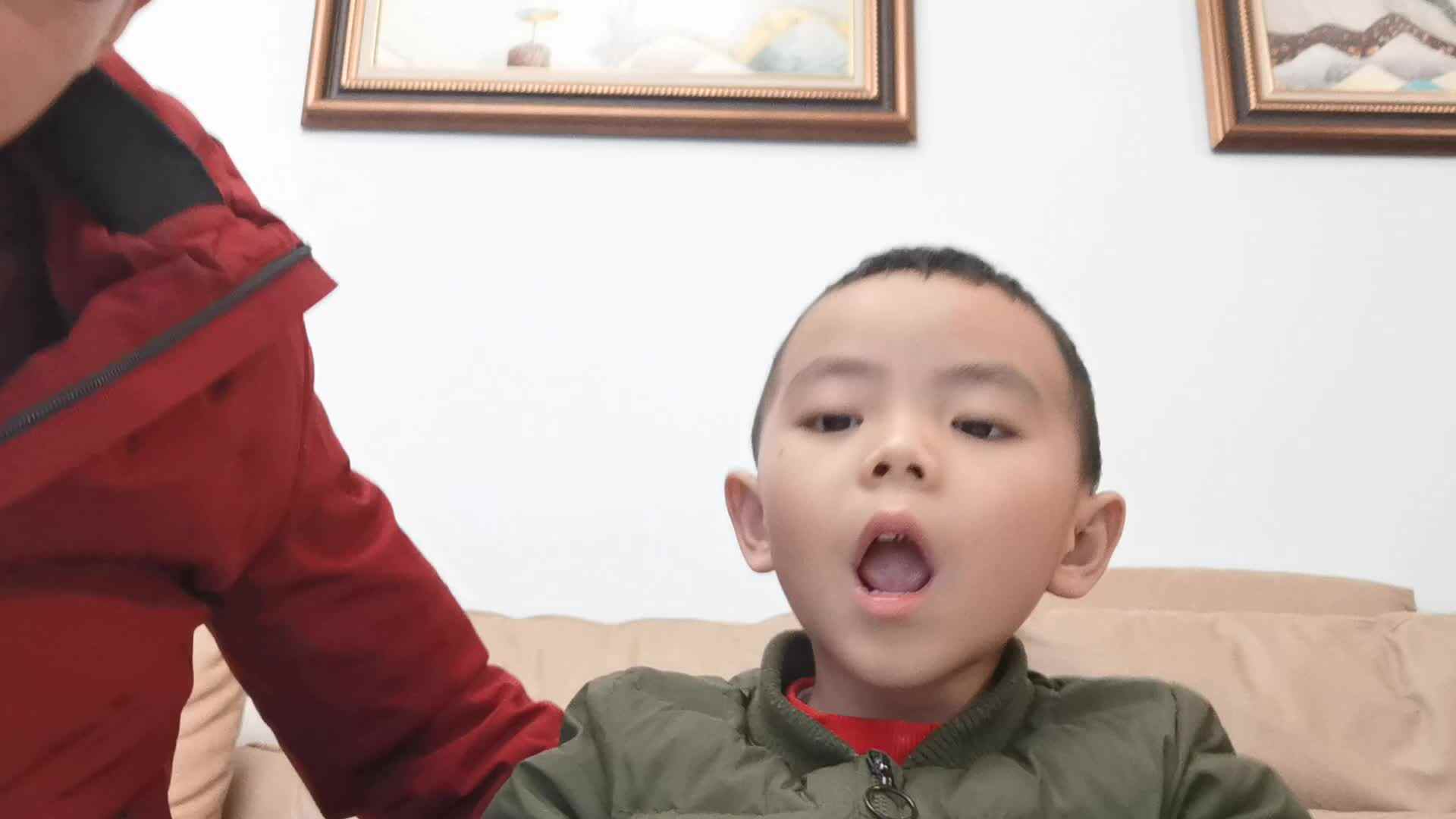 VID_20201206_大C班黄钰轩-英语作业：皇家成员