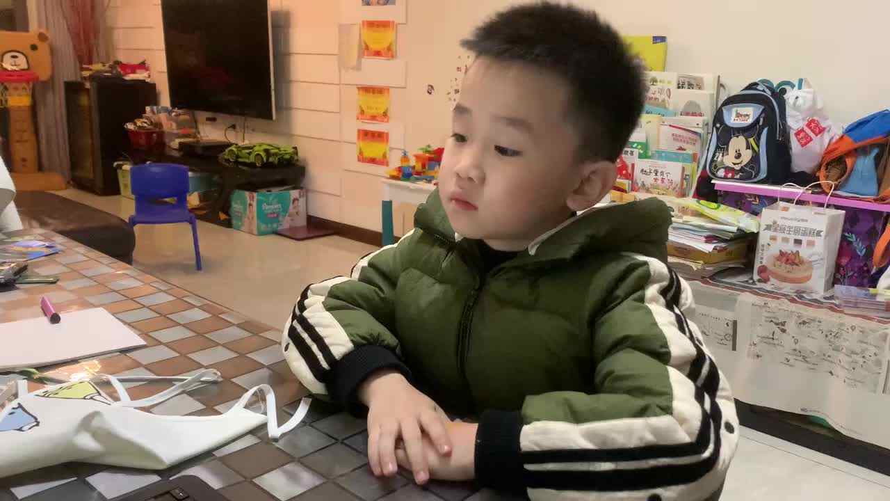 五只猴子吃香蕉.MOV