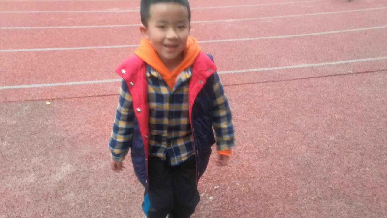 学B曾绍益—单脚跳