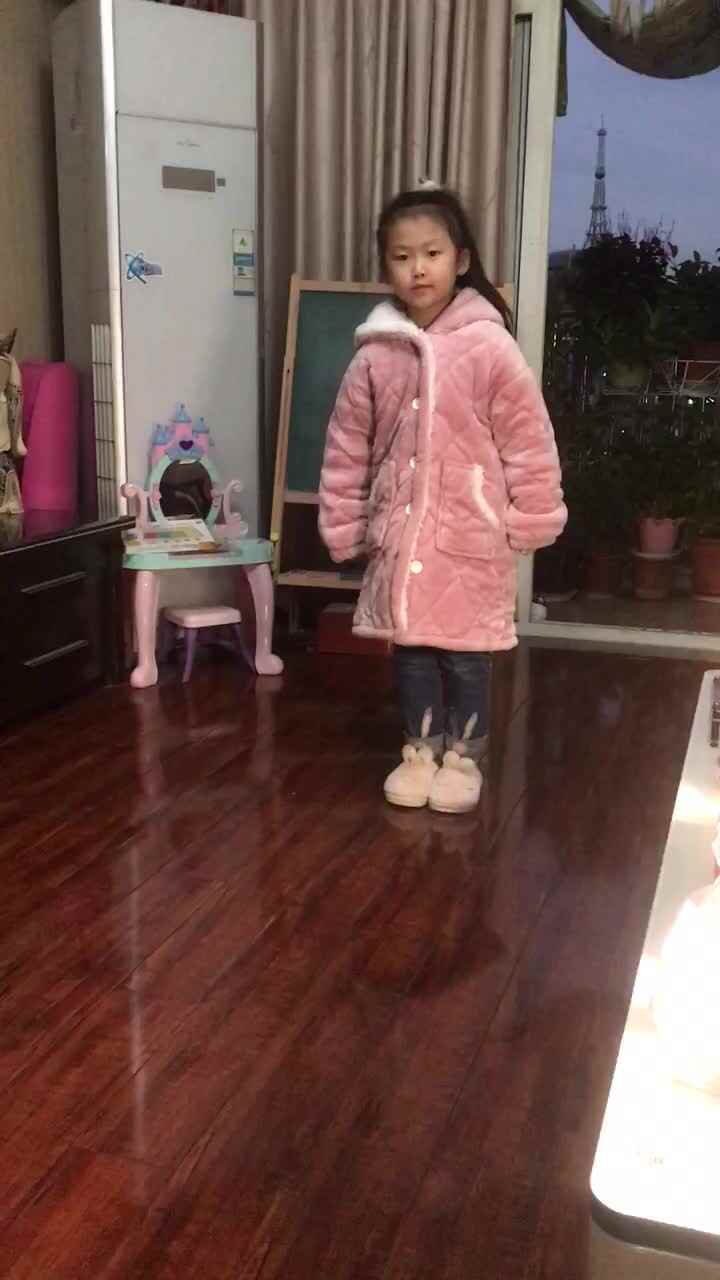 学前b班彭馨怡～运动单腿跳
