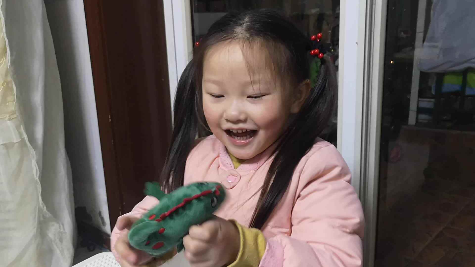 古诗：春江花月夜，静夜诗，咏鹅。 儿歌：地图歌，学猫叫。