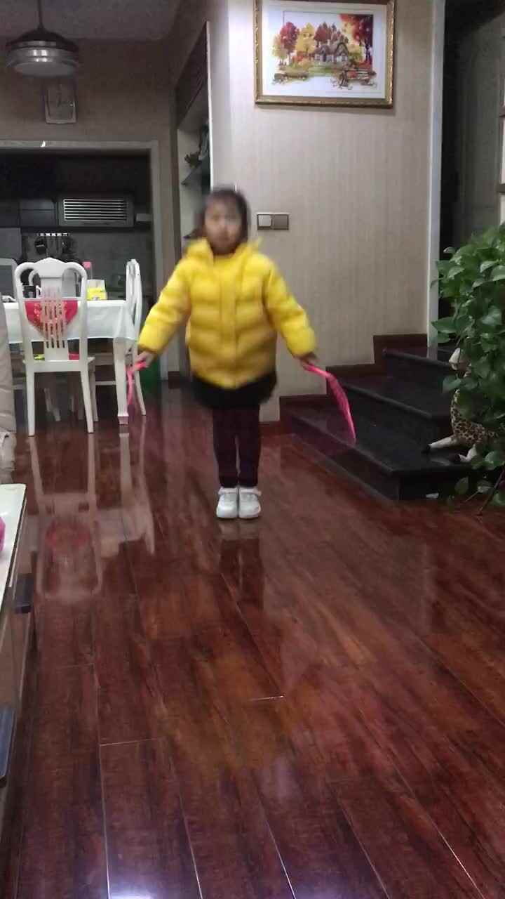 学前B班彭馨怡～跳绳40个