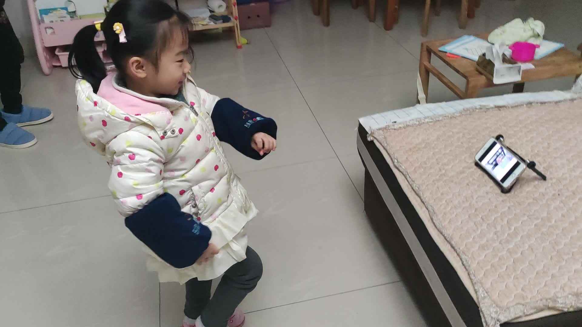 婷婷跳韵律操