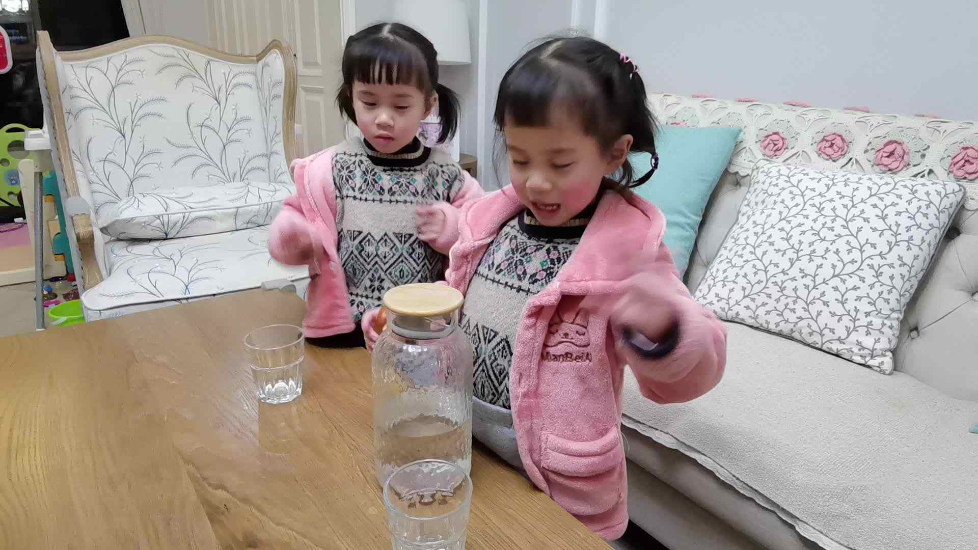倒水喝水