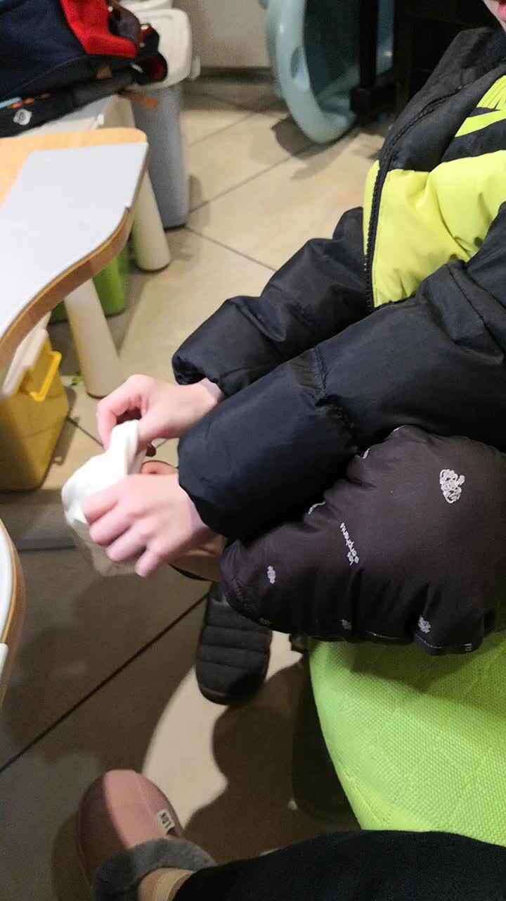 自己穿袜子