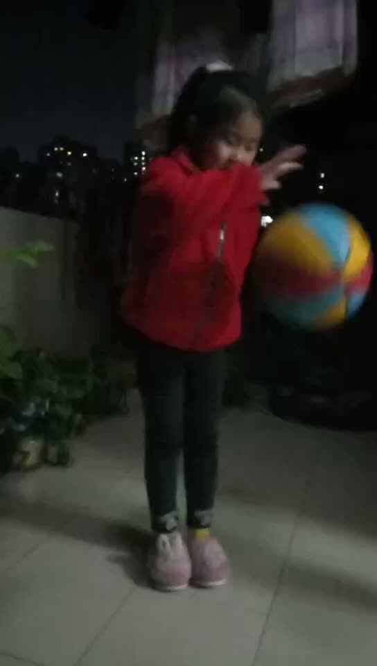 实验二班金智熙拍球