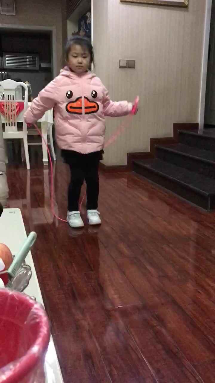 学前B班彭馨怡～跳绳50个