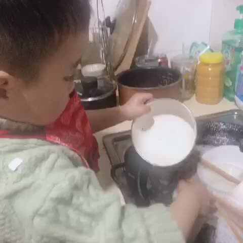 大C班丶李北辰。帮妈妈做家务