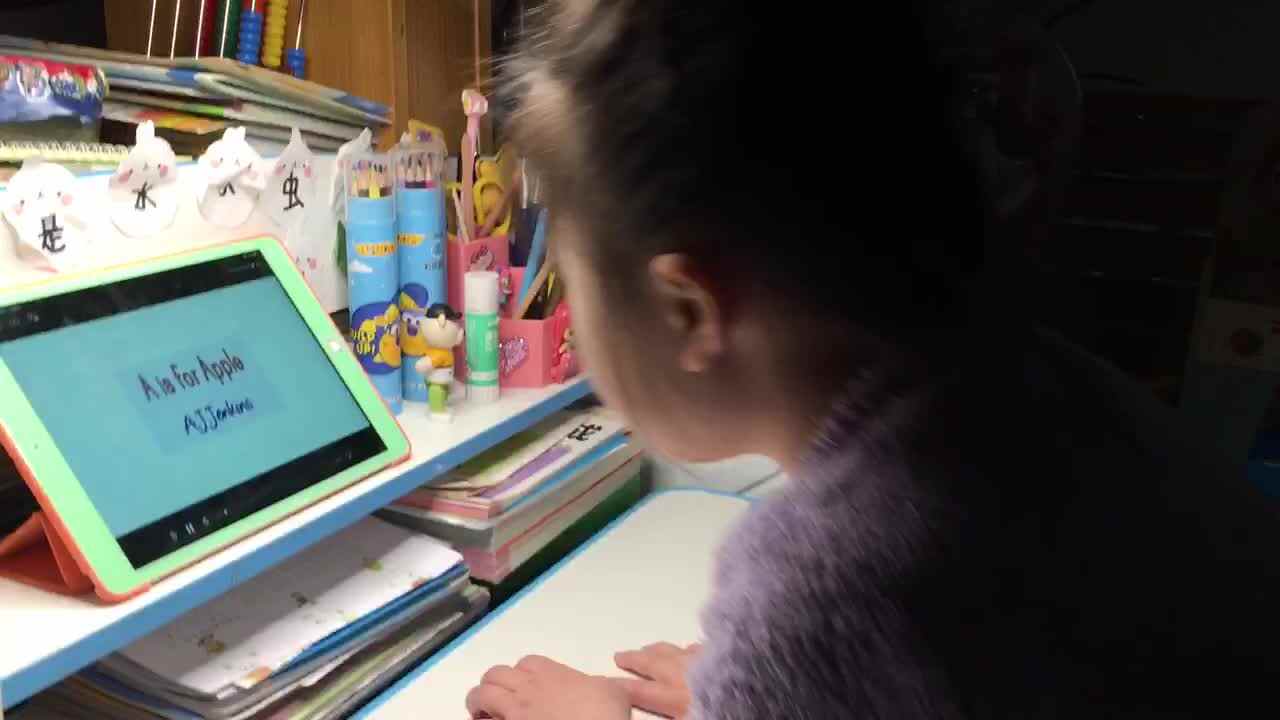 2021.3.36实验1班李泫孜学英文儿歌