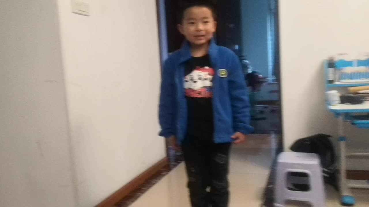 学B曾绍益—背诵月亮歌