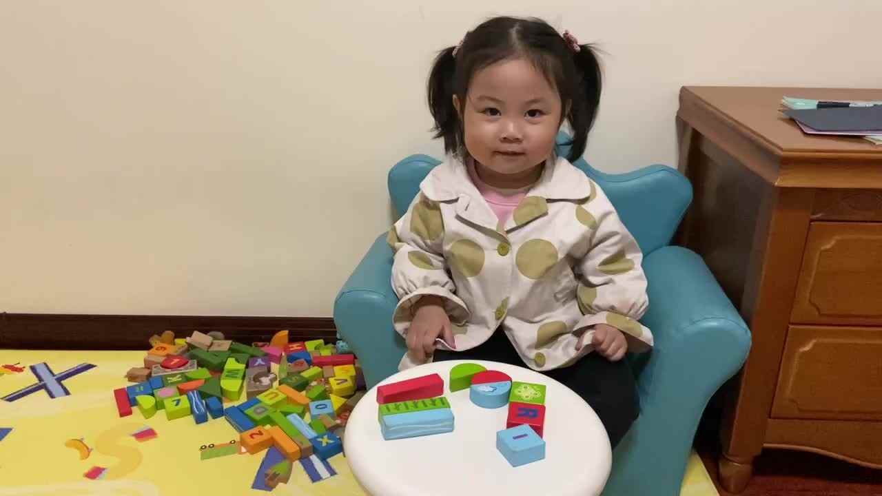 2021.3.22闯关练习-按颜色形状分类