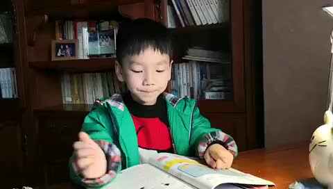 小小手指读（学前B班肖俊泽）