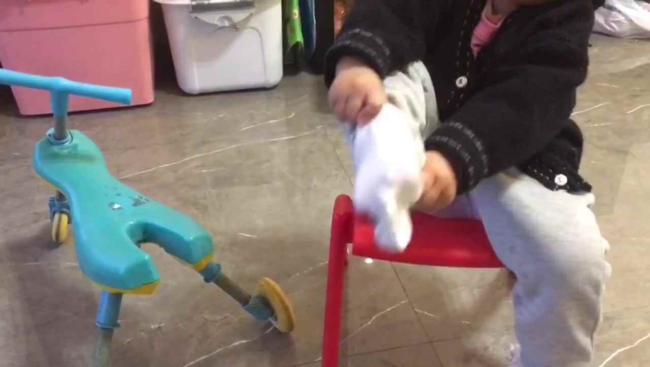 自己穿袜子