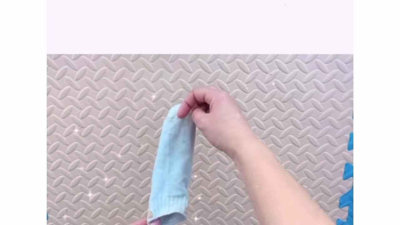 生活——《穿袜子》