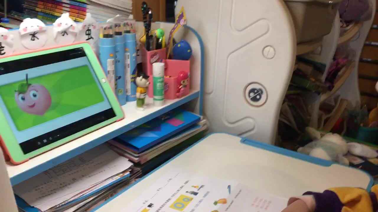 2021.4.23实验1班李泫孜观看英语视频