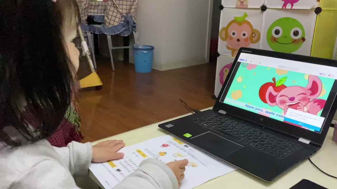 2021.4.9观看英文儿歌《苹果圆苹果红》