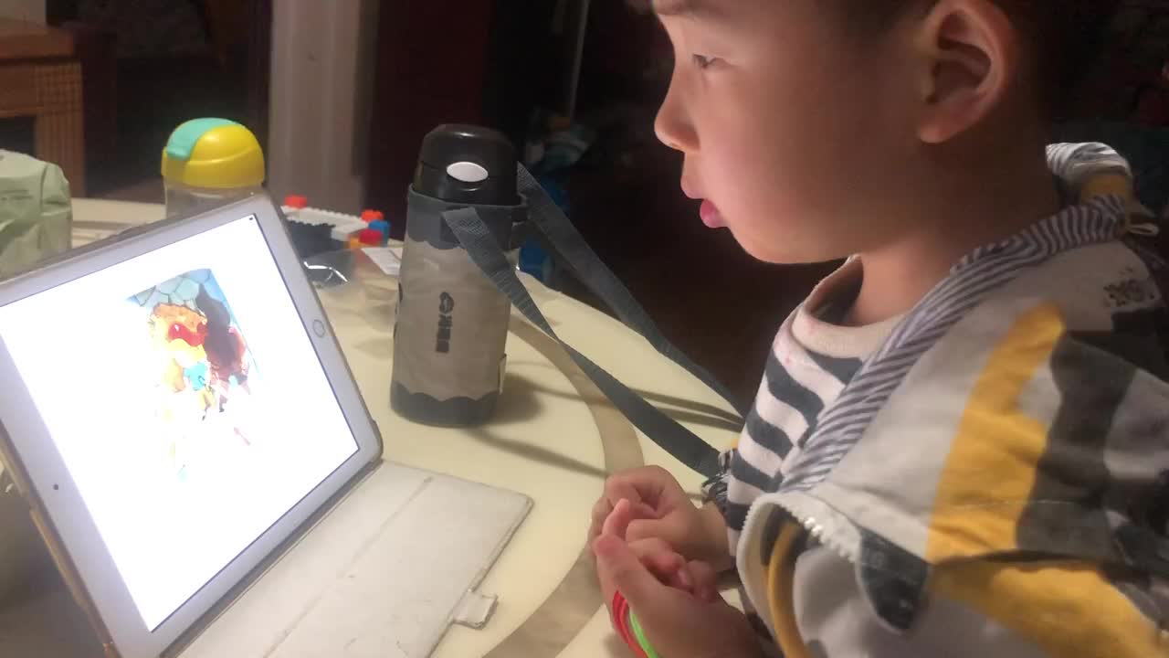冯瑾煜观看《影子和我》