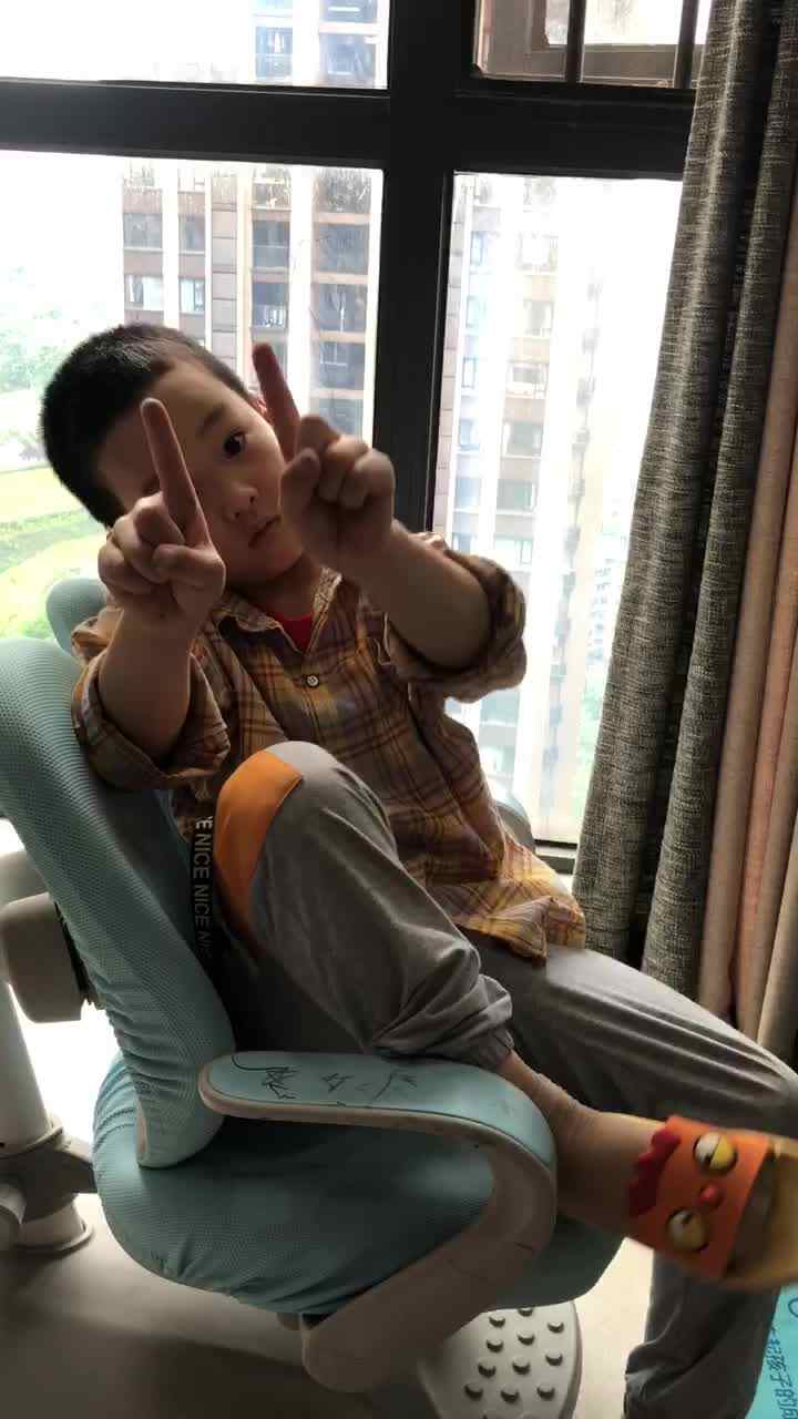 大c班 袁承泽泰 《顽皮的事》