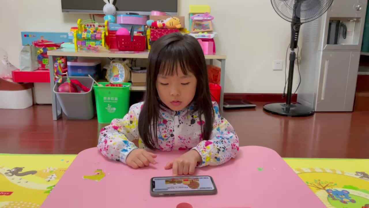 观看绘本Rosie's Walk