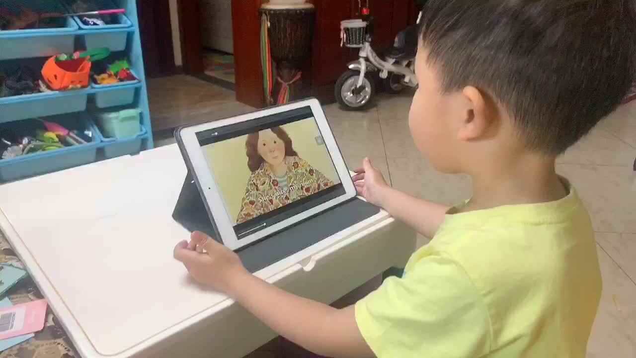 2021.5.9观看英语绘本《我的妈妈My Mun》