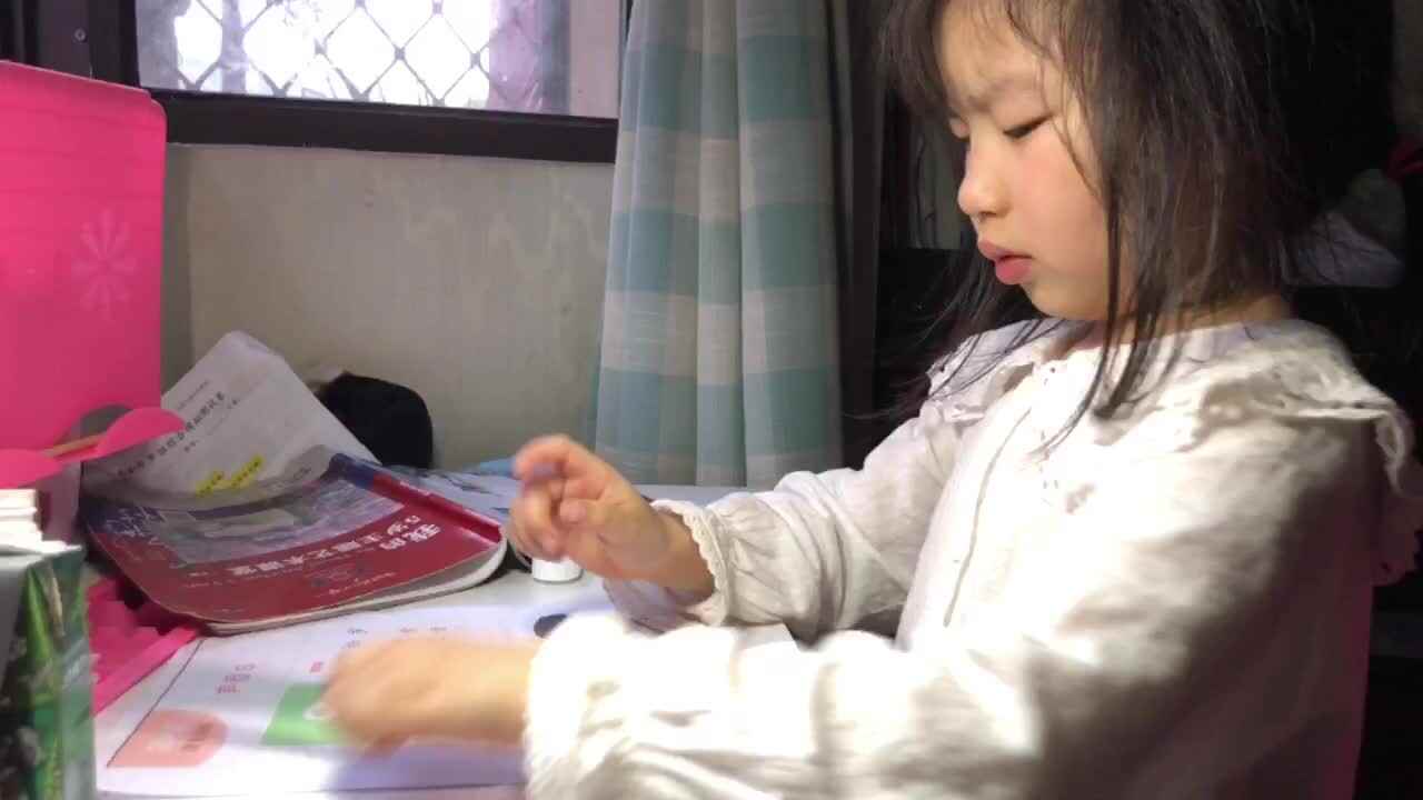 张嘉倪《看图说话》
