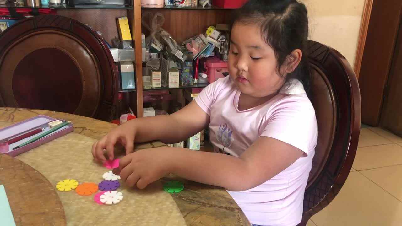 2021年5月17日大C班陈昱馨完成数学作业《数雪花片》