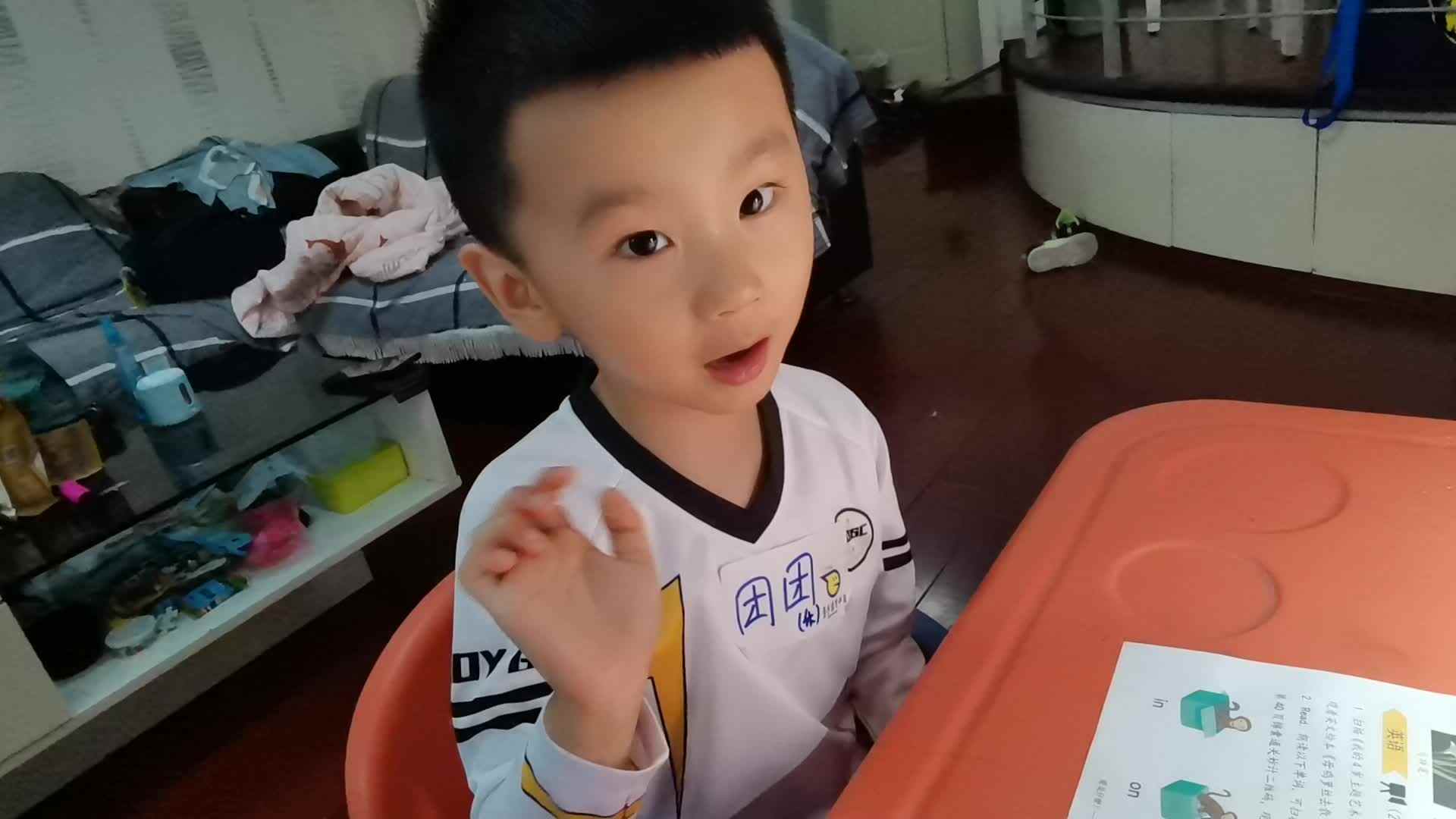 2023级B班刘梓浩闯关练习英语.mp4