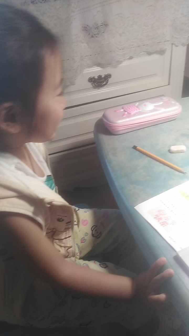 观看英文儿歌《你想喝什么？》.mp4