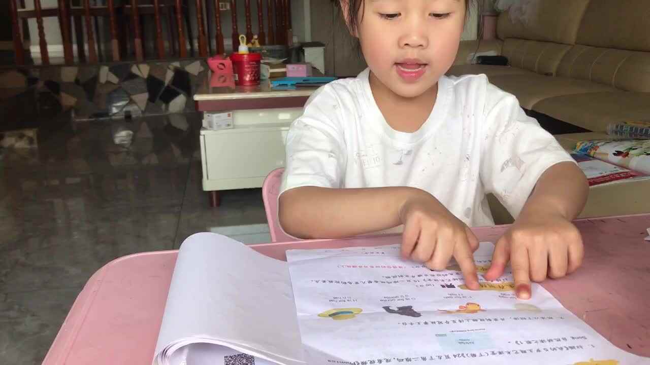 读英语trim.E03663C2-1305-4AB0-B1FC-21F32AAC67D3.MOV