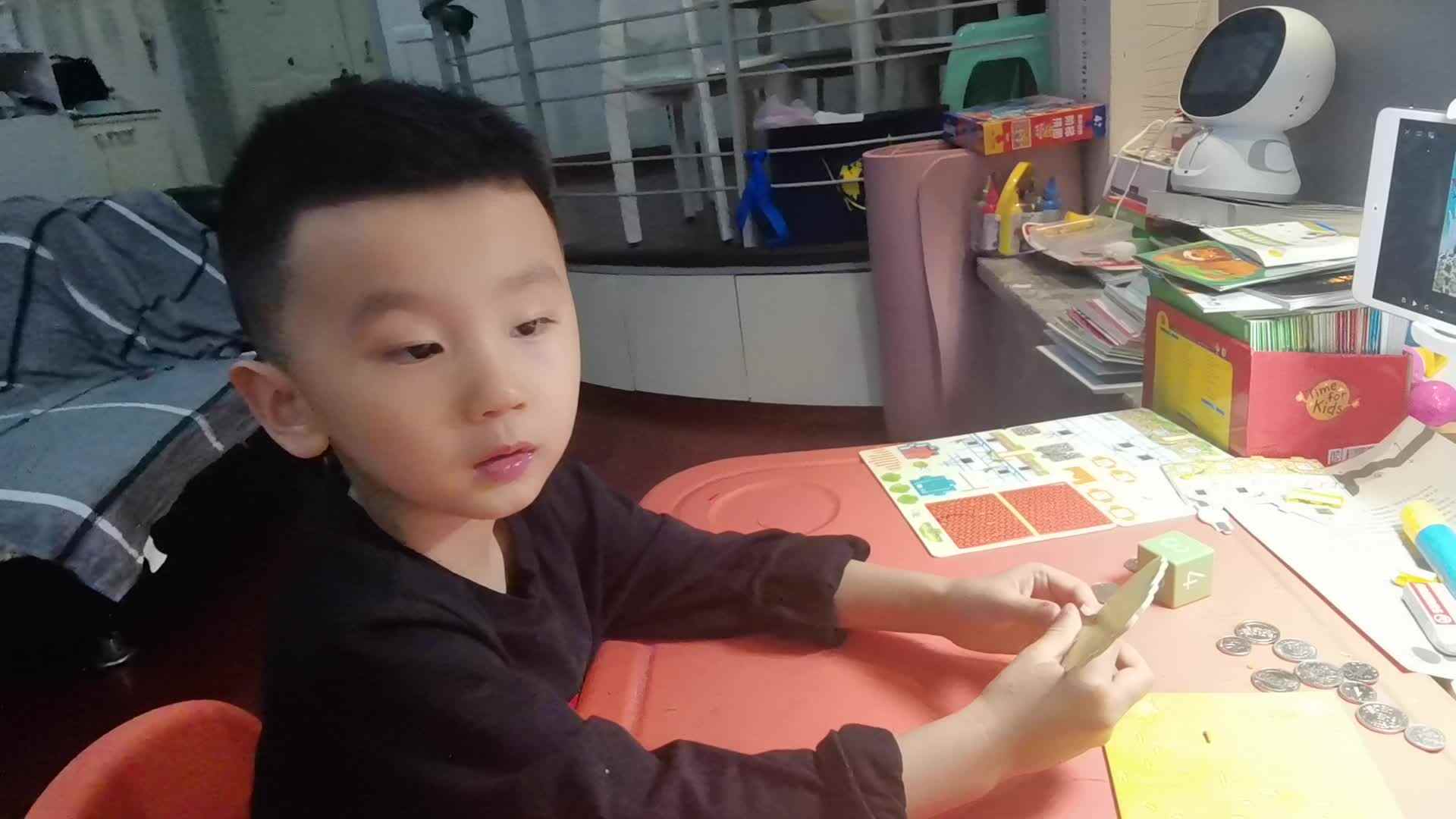 2023级B班刘梓浩闯关练习英文绘本.mp4