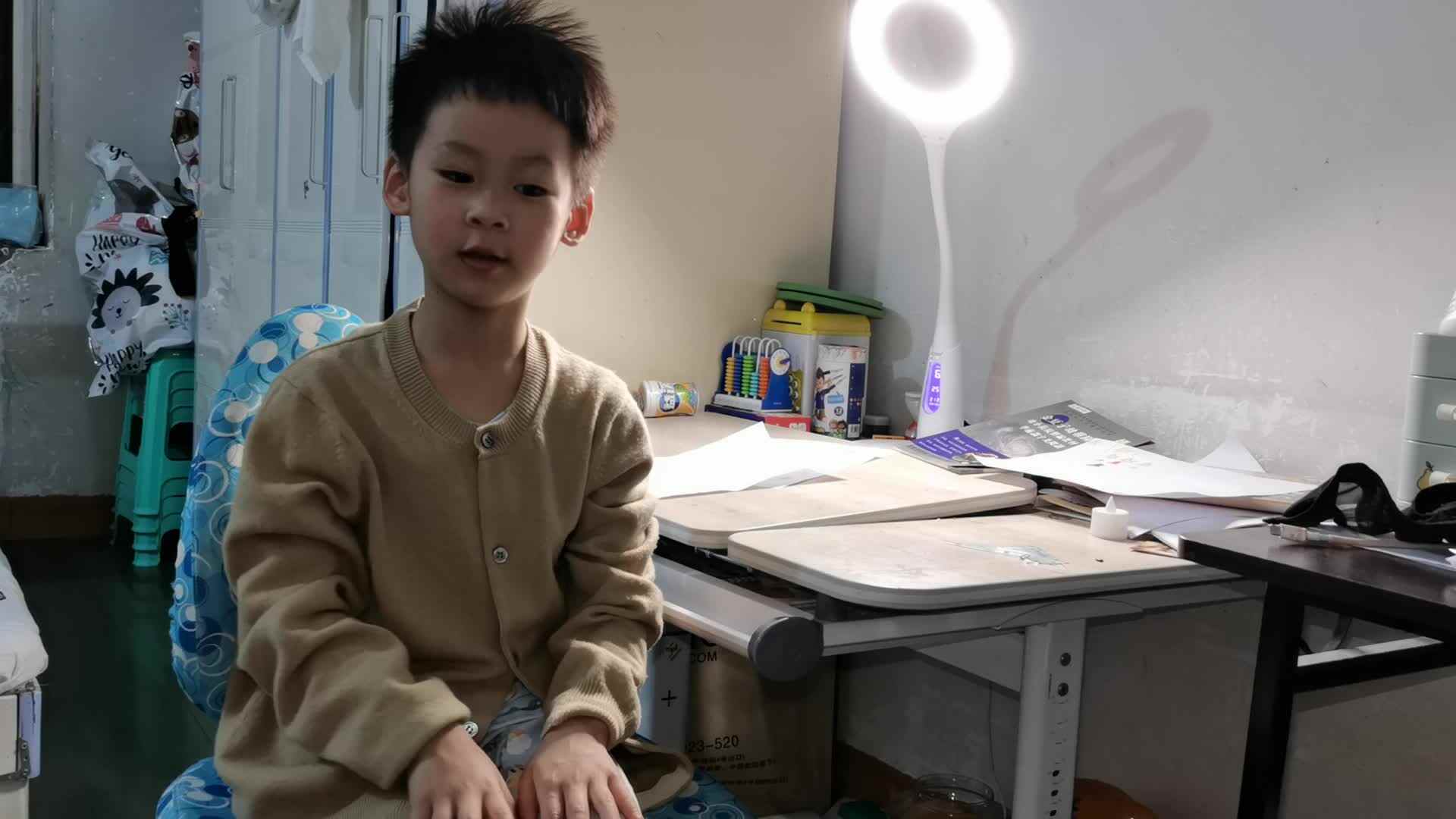 学前A班 刘子轩 背诵《小池塘》2021.05.21
