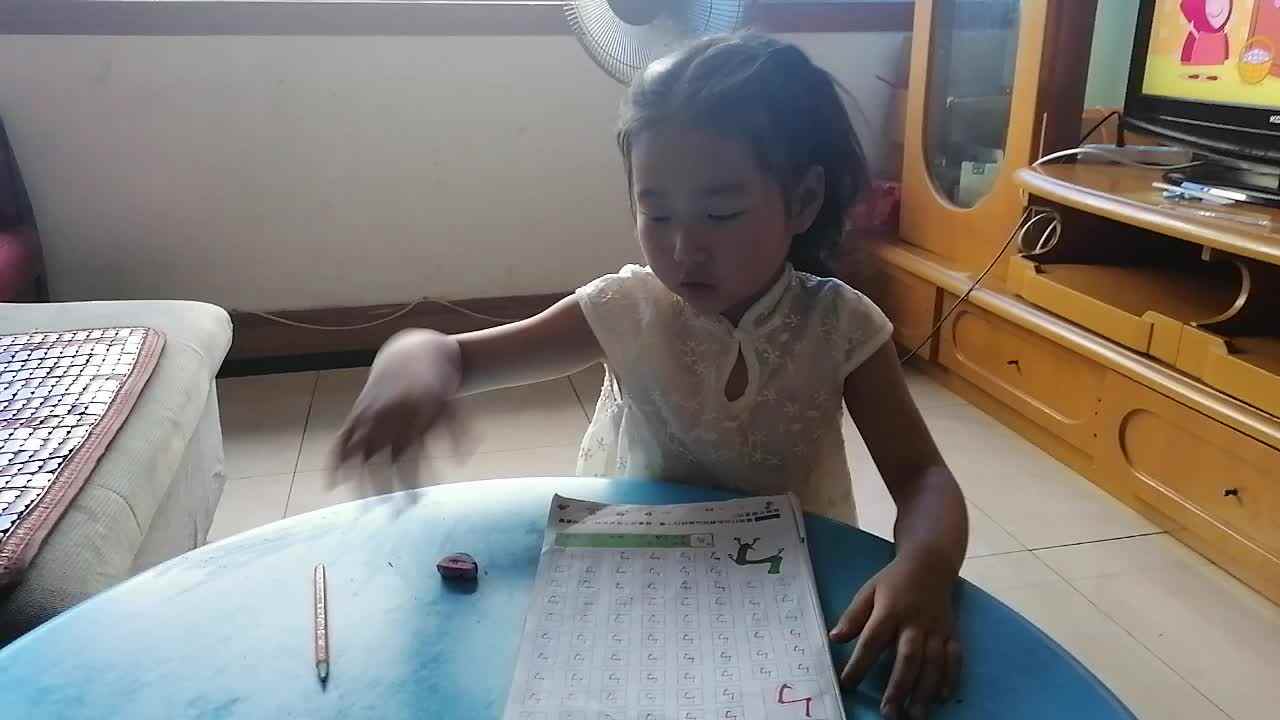 练习笔画《竖折折勾》