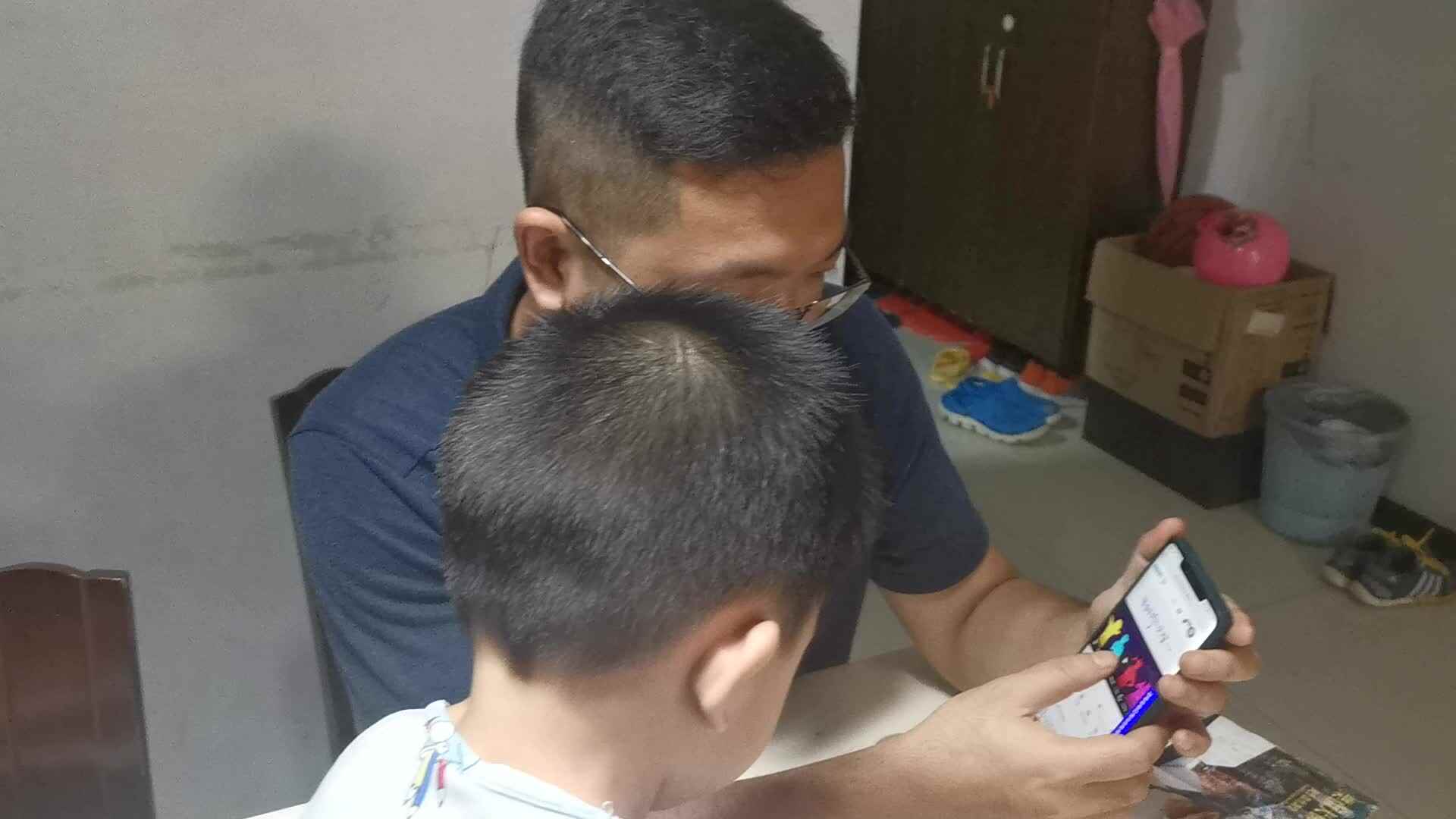 VID_20210626白梓辉观看英语视频2.mp4