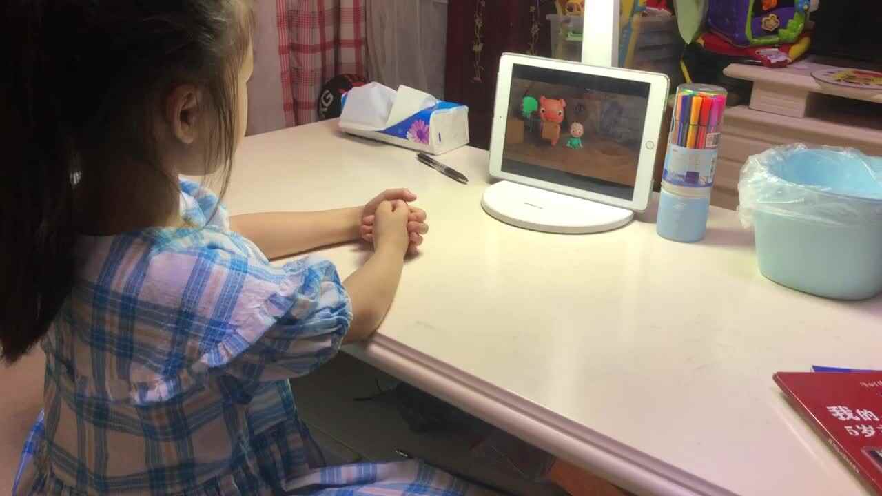 《Head shoulders knees and toes》