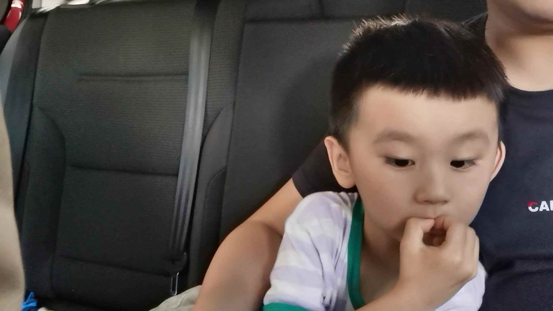 中b班刘梓浩朗读英语单词.mp4