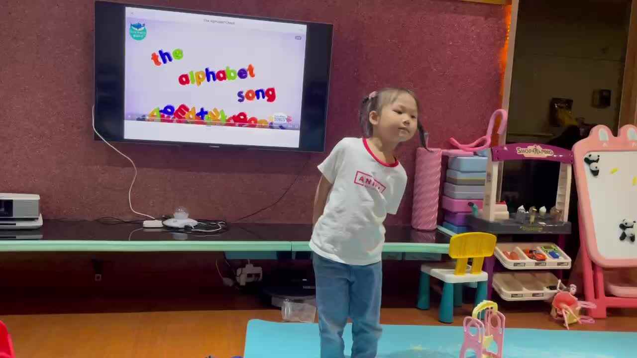 2023级中B班20210606段舒婷闯关练习.MOV